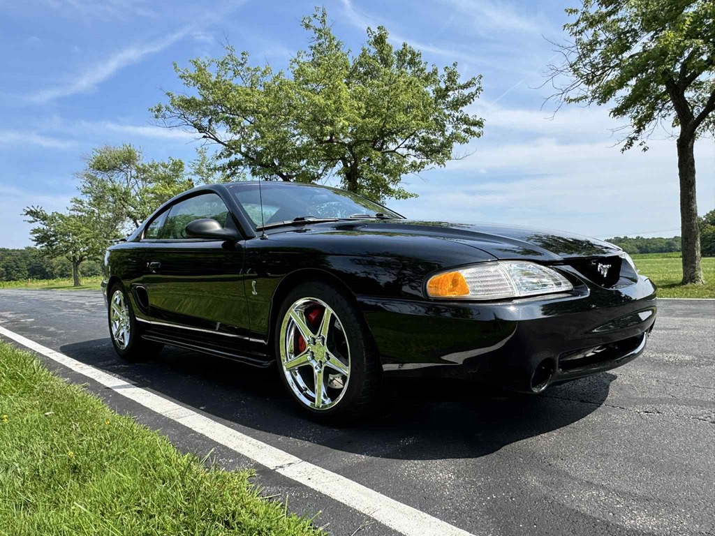 1994 Ford Mustang Image 2