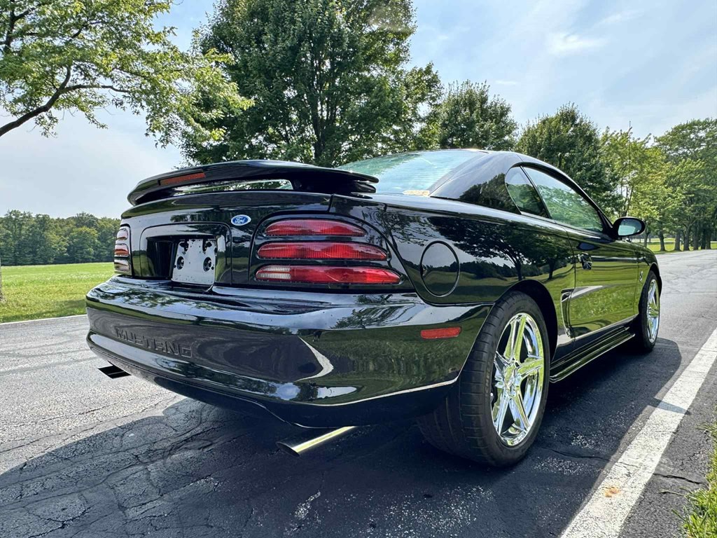 1994 Ford Mustang Image 8