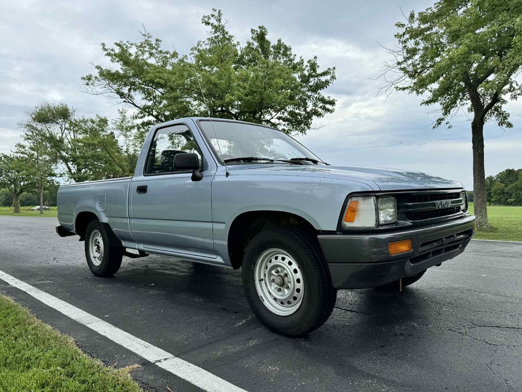 1990 Toyota Pickup Image 2