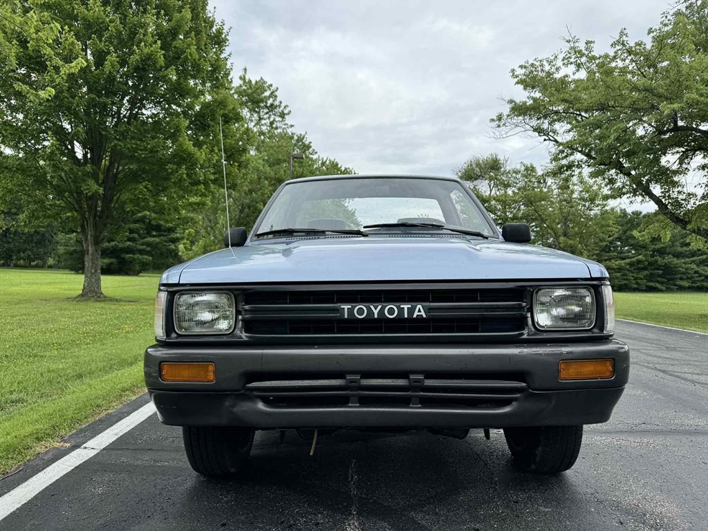 1990 Toyota Pickup Image 3