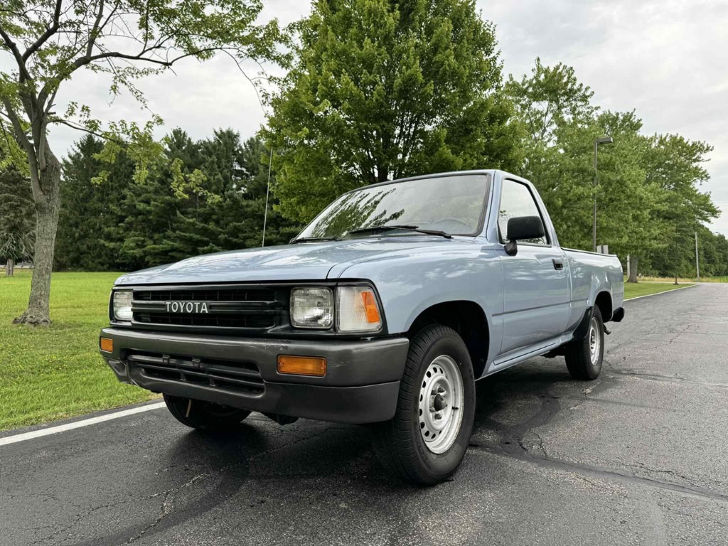 1990 Toyota Pickup Image 4