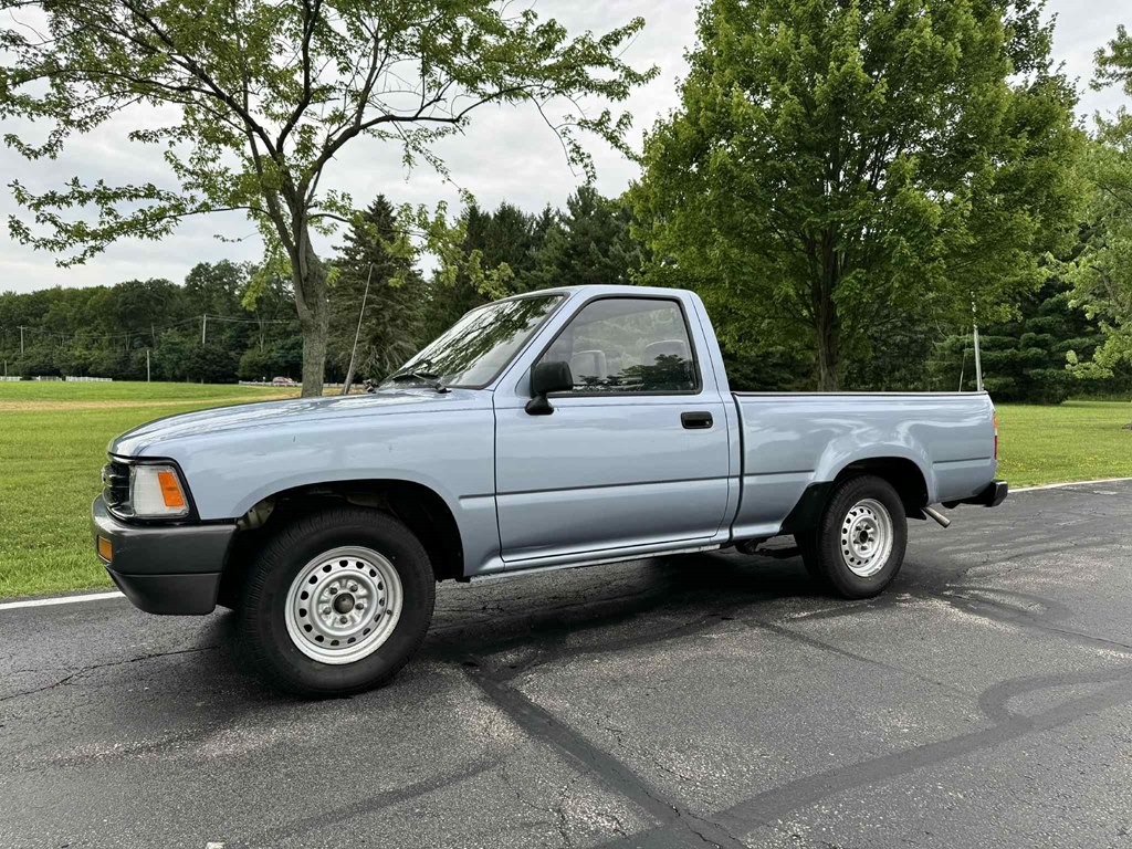 1990 Toyota Pickup Image 5