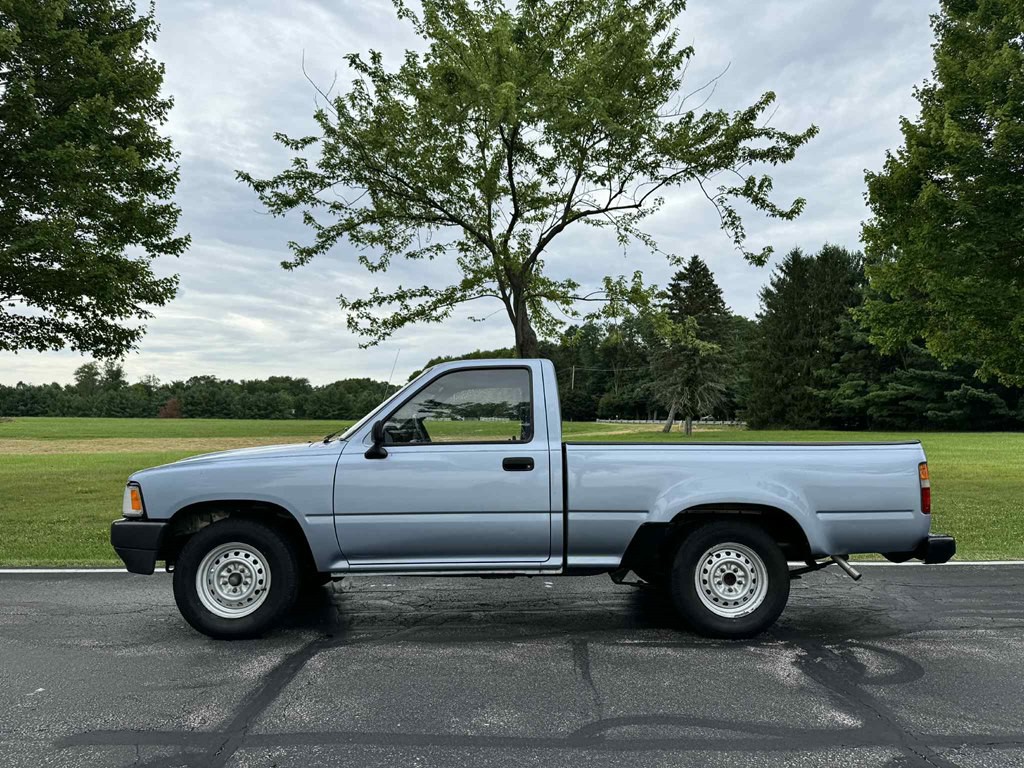 1990 Toyota Pickup Image 6
