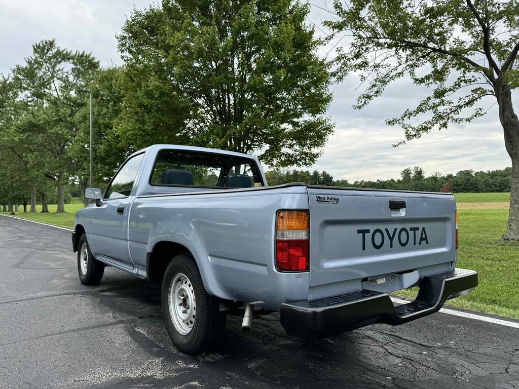 1990 Toyota Pickup Image 7