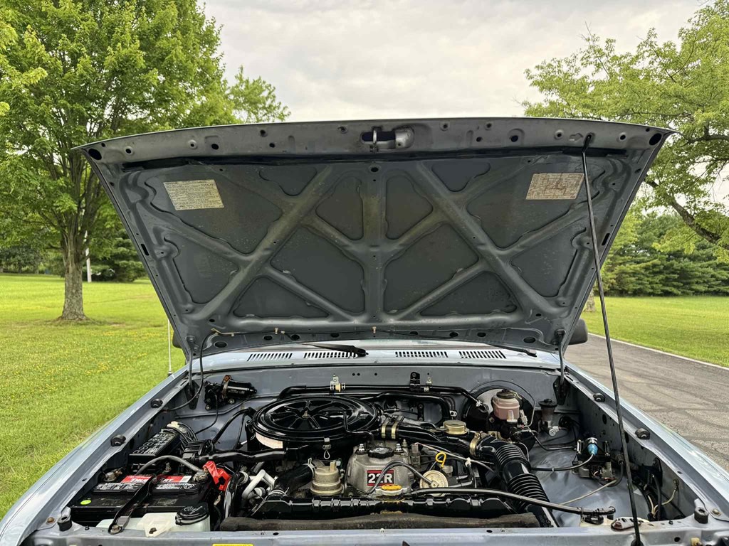 1990 Toyota Pickup Image 11