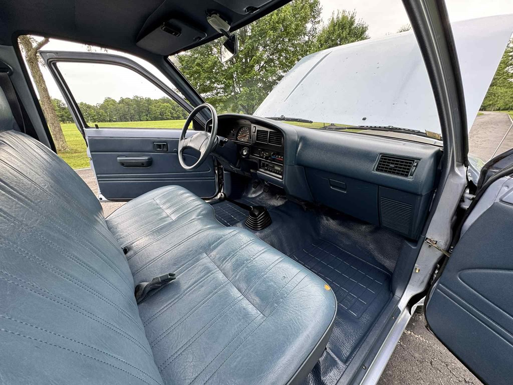 1990 Toyota Pickup Image 15