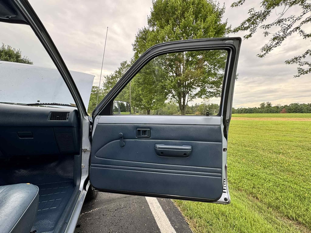 1990 Toyota Pickup Image 18