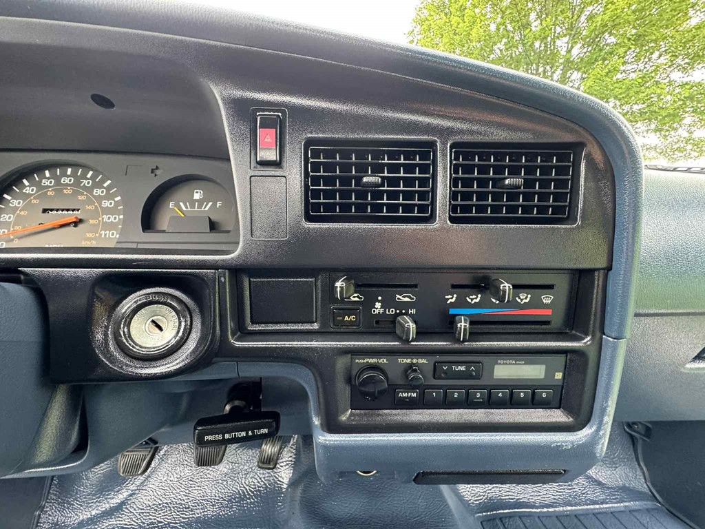 1990 Toyota Pickup Image 21