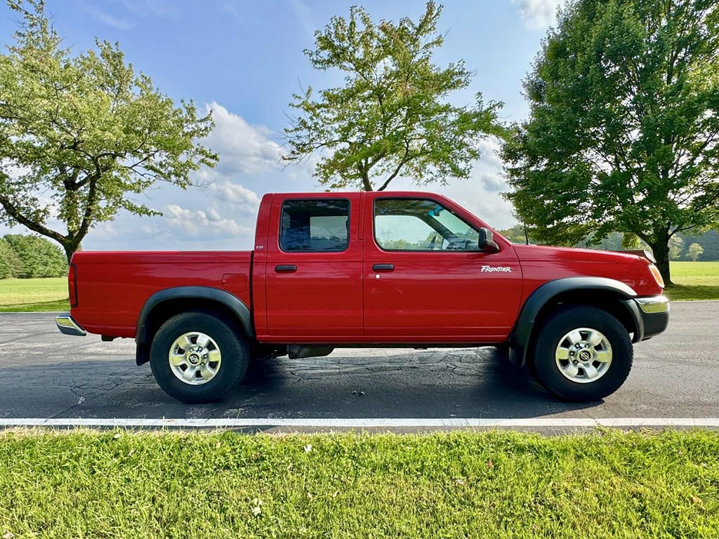 2000 Nissan Frontier Image 1