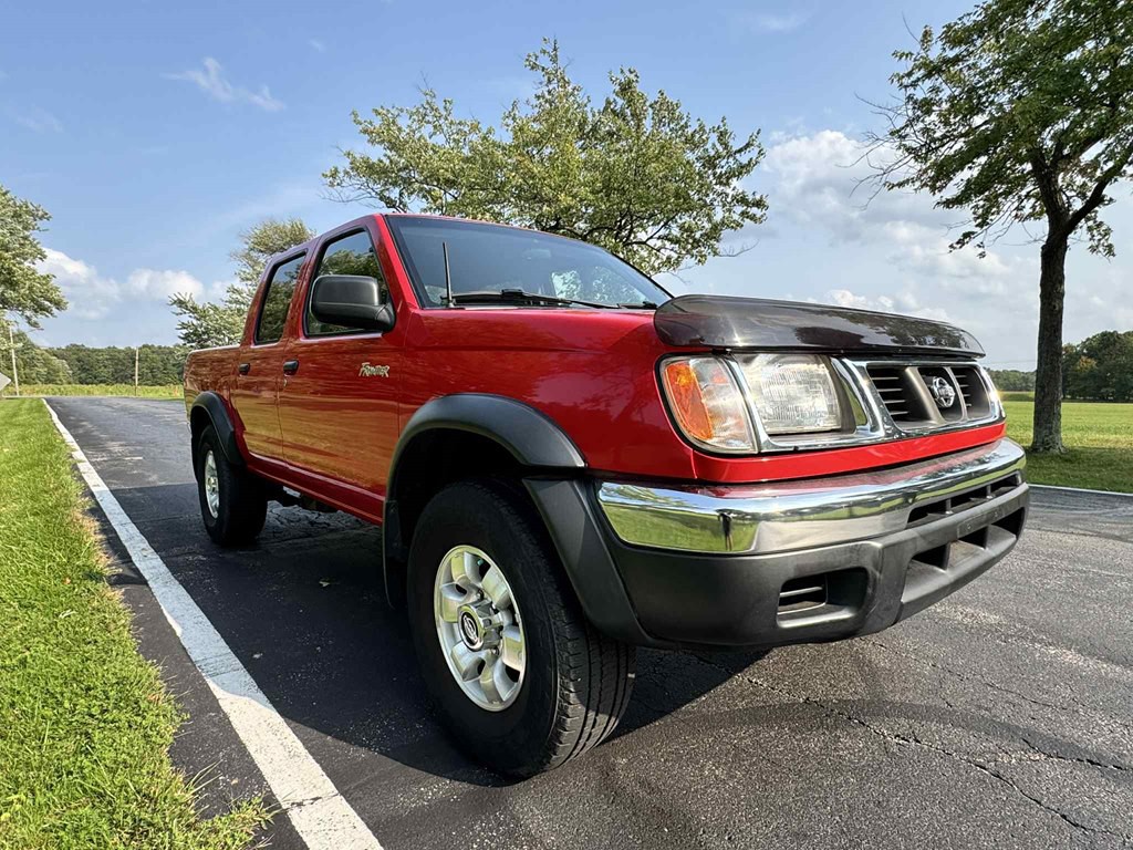 2000 Nissan Frontier Image 2