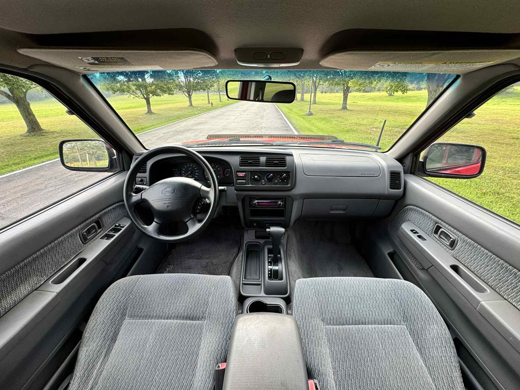 2000 Nissan Frontier Image 18