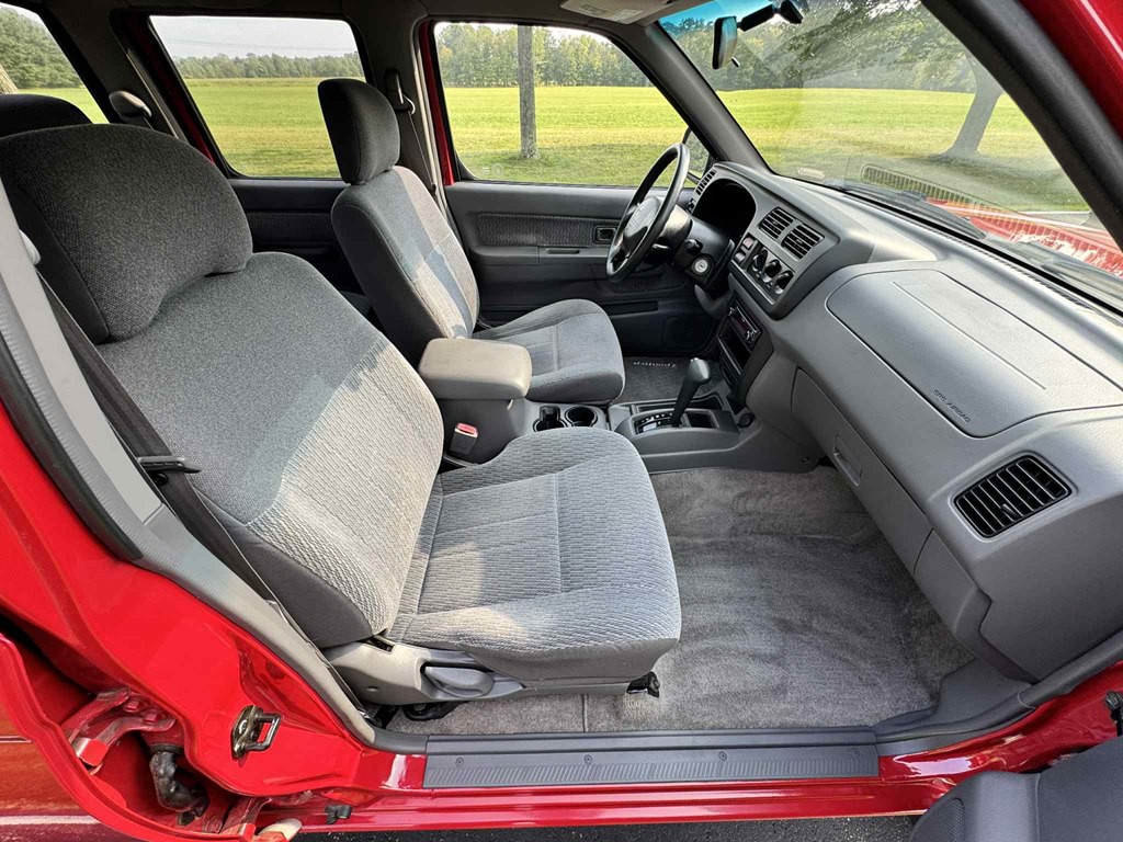 2000 Nissan Frontier Image 23