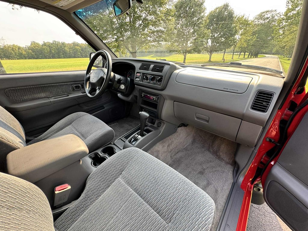 2000 Nissan Frontier Image 24