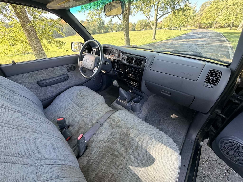 1999 Toyota Tacoma Image 10