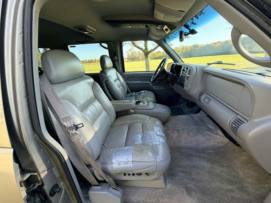 1999 Chevrolet Tahoe Image 21