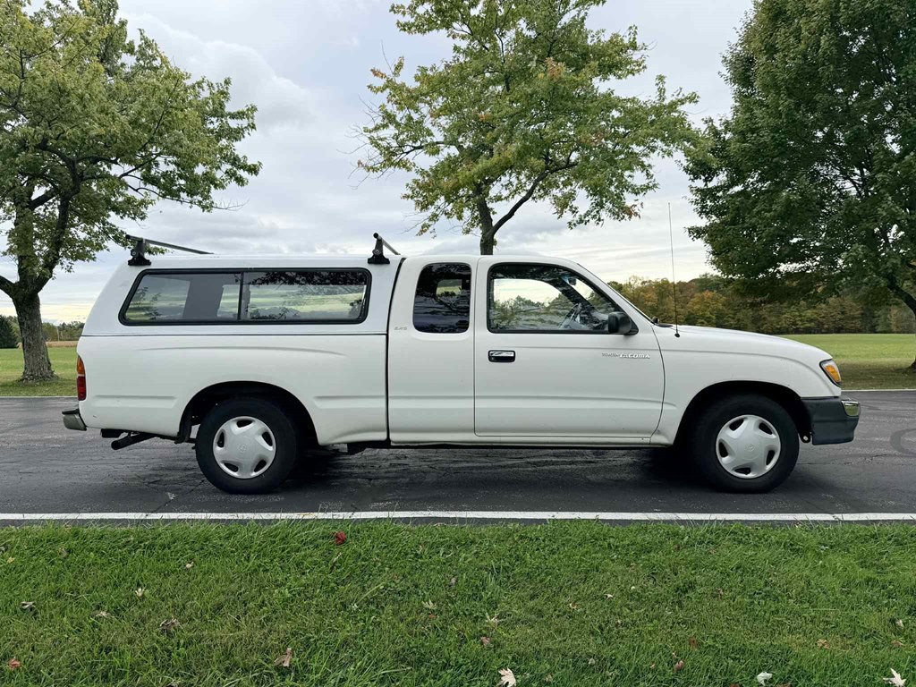 1999 Toyota Tacoma Image 1