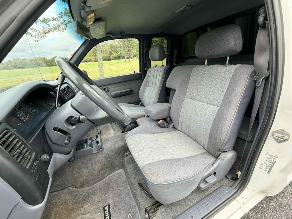1999 Toyota Tacoma Image 11