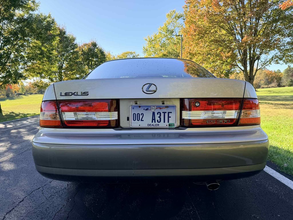 2000 Lexus ES Image 7