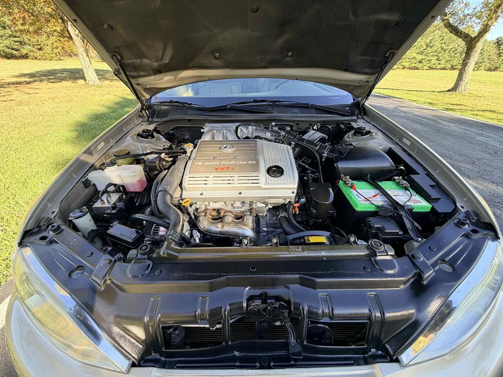 2000 Lexus ES Image 10