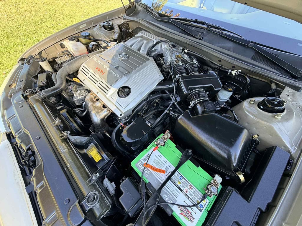 2000 Lexus ES Image 11