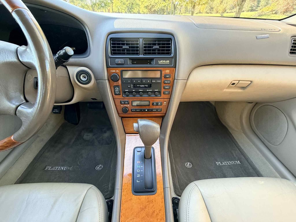 2000 Lexus ES Image 18