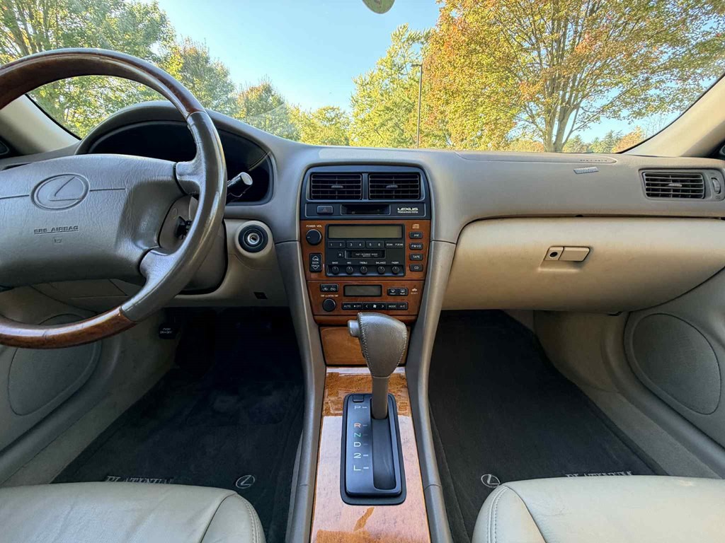 2000 Lexus ES Image 19