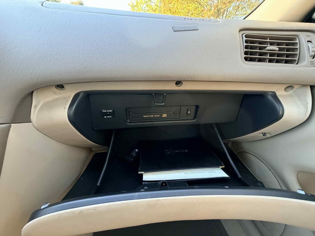 2000 Lexus ES Image 28