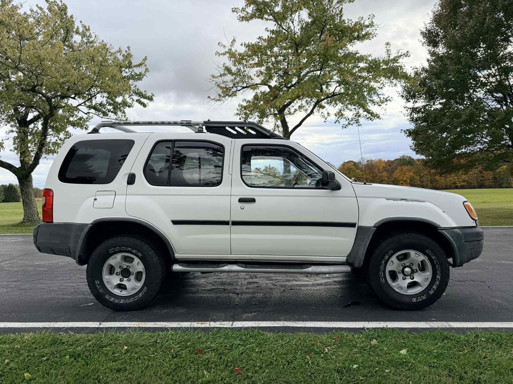 2000 Nissan Xterra Image 1