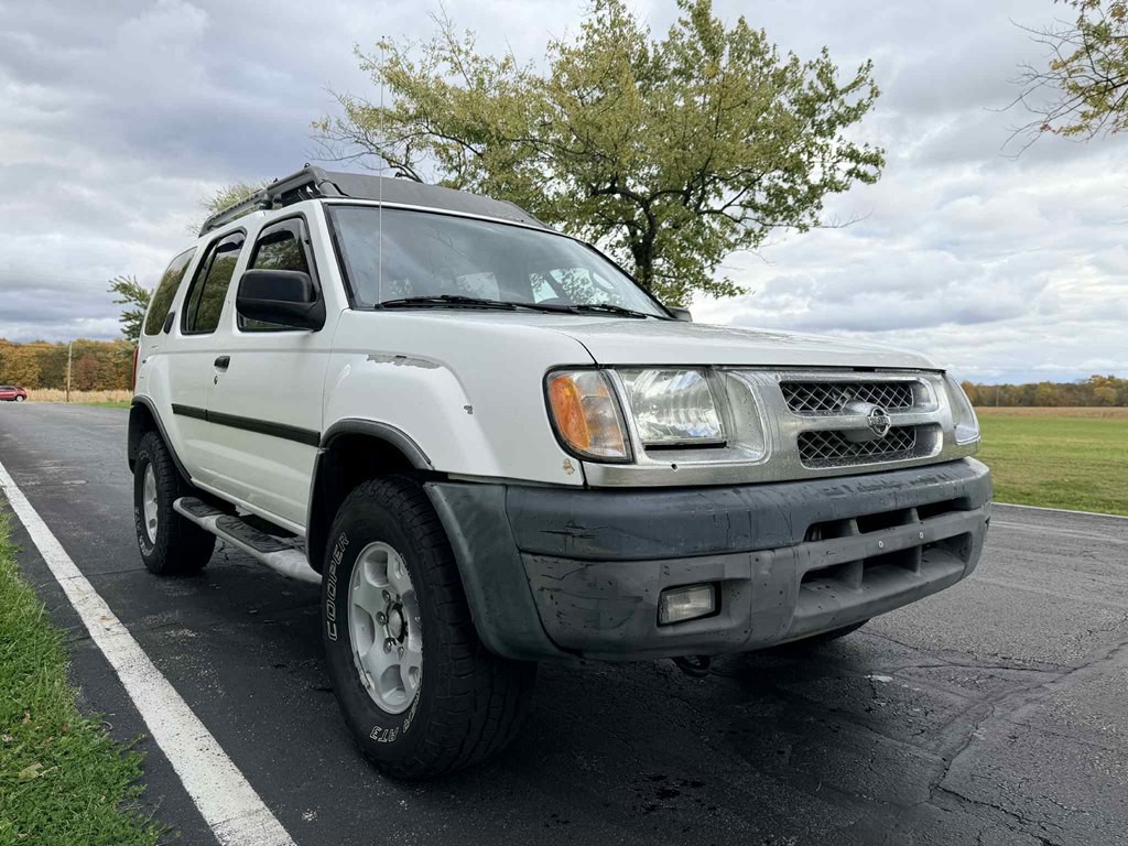 2000 Nissan Xterra Image 2
