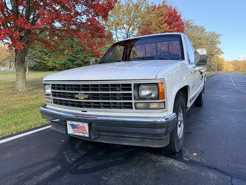1988 Chevrolet C/K Image 3