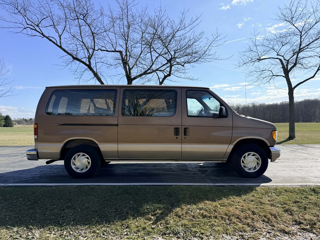 1994 Ford Econoline Image 1