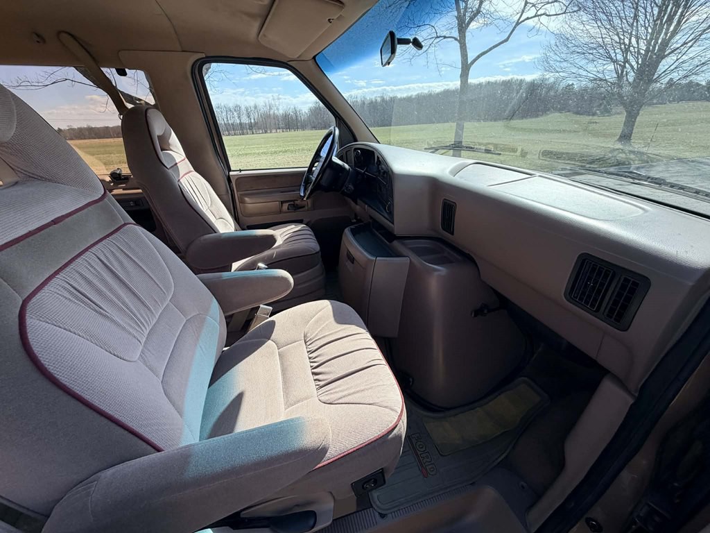 1994 Ford Econoline Image 28