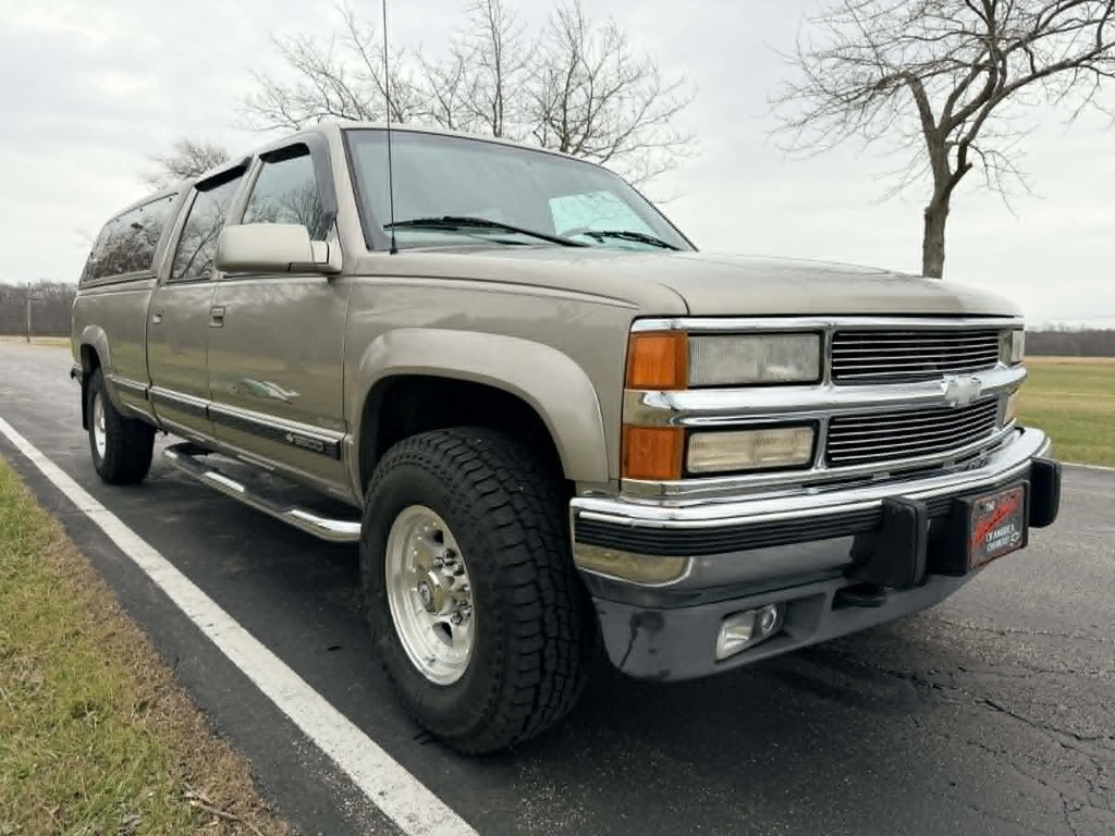 2000 Chevrolet C/K Image 2