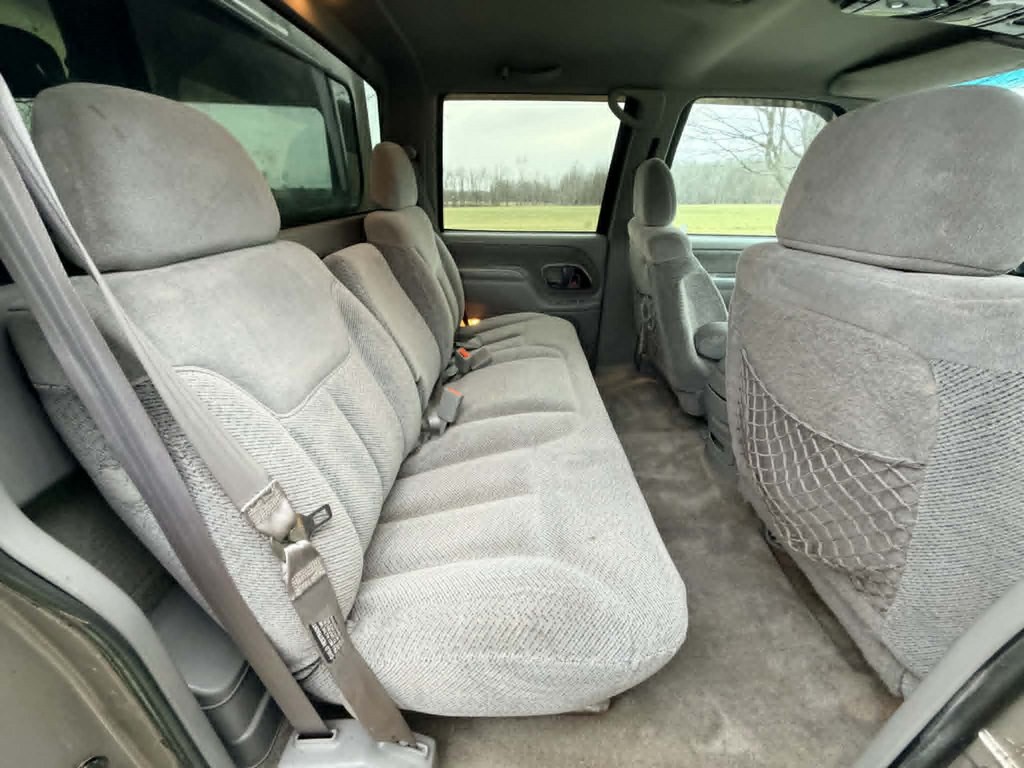 2000 Chevrolet C/K Image 23