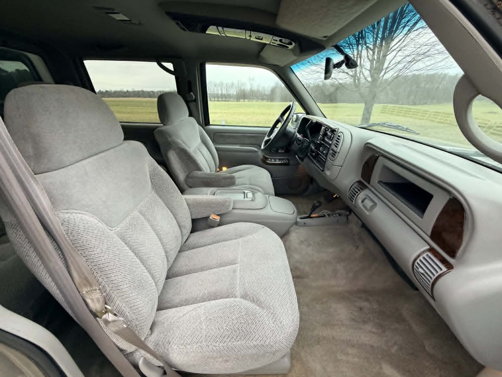 2000 Chevrolet C/K Image 24