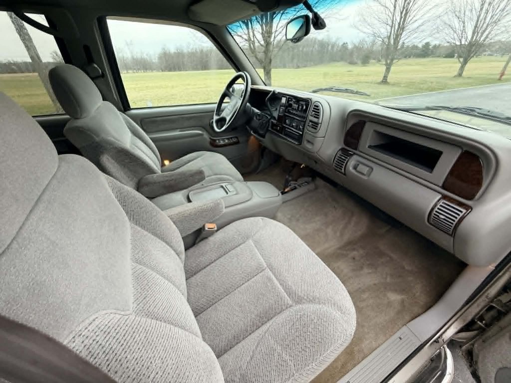 2000 Chevrolet C/K Image 25