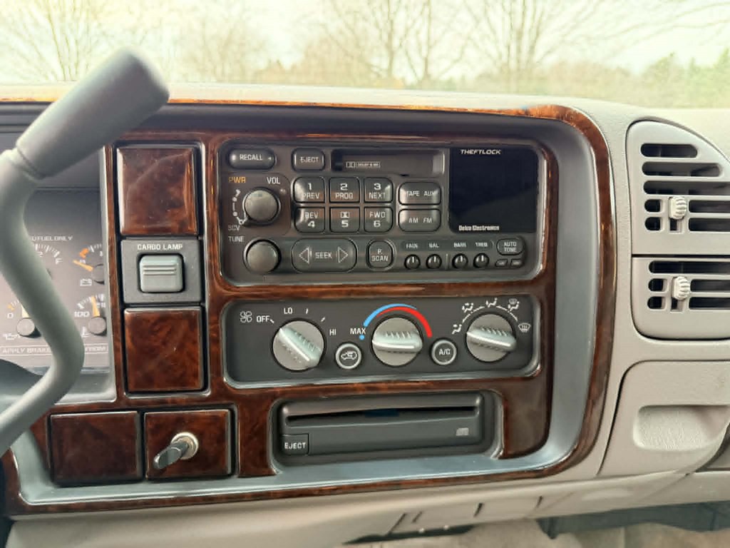 2000 Chevrolet C/K Image 27