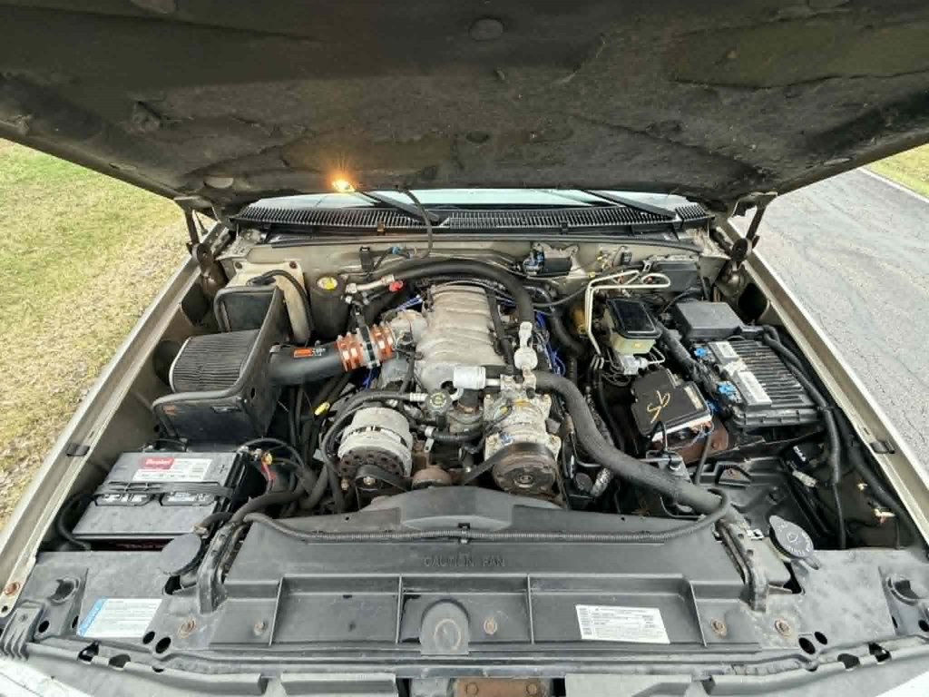 2000 Chevrolet C/K Image 29