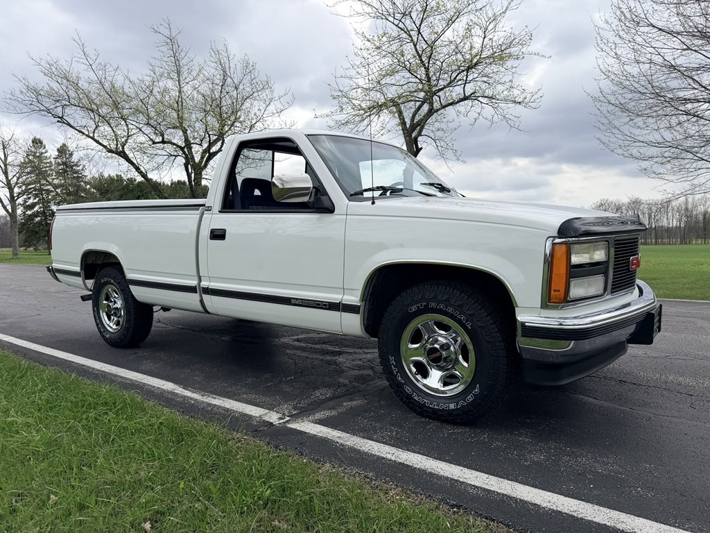1992 GMC Sierra Image 2