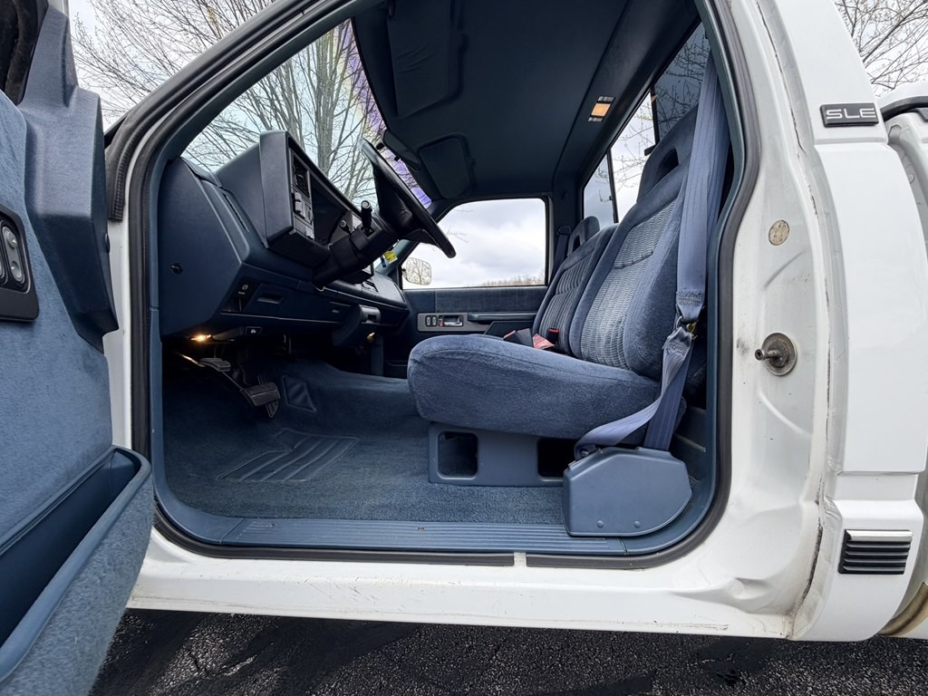 1992 GMC Sierra Image 13