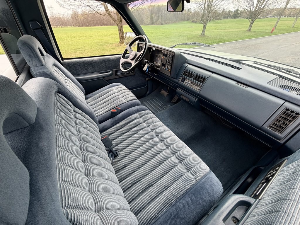 1992 GMC Sierra Image 19