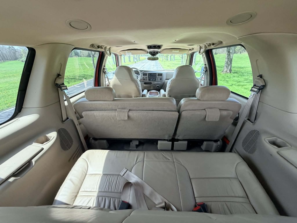 2000 Ford Excursion Image 11