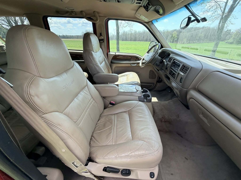 2000 Ford Excursion Image 13