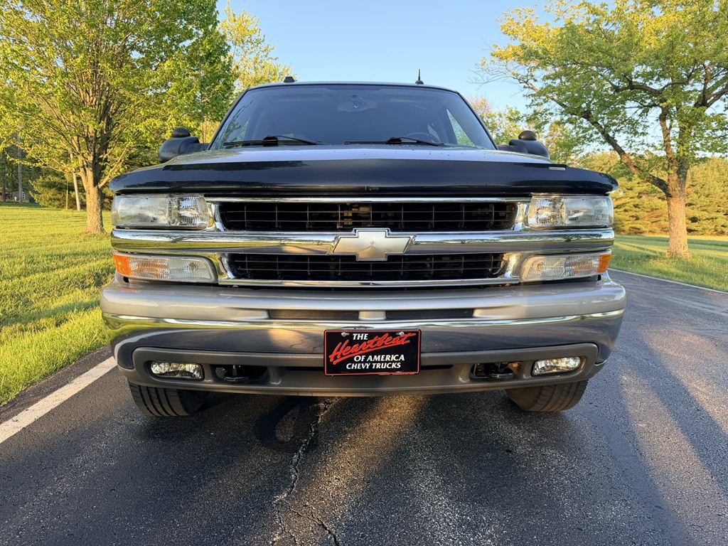 2004 Chevrolet Suburban Image 5