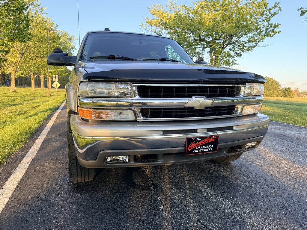 2004 Chevrolet Suburban Image 6