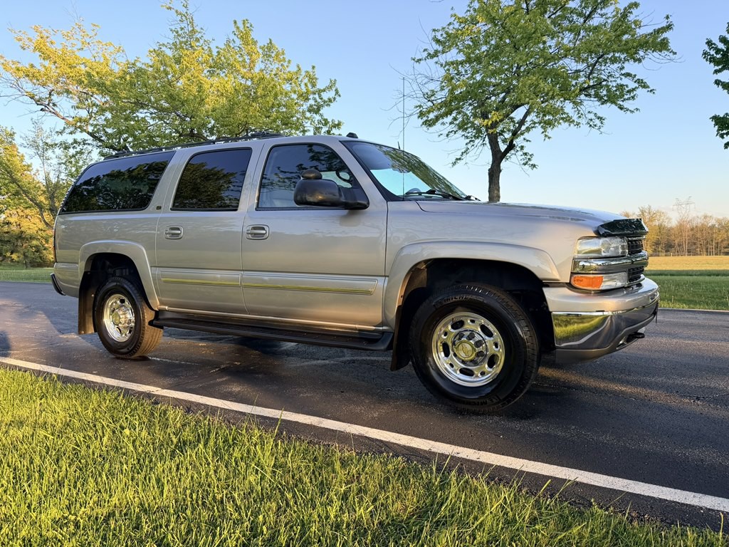 2004 Chevrolet Suburban Image 10