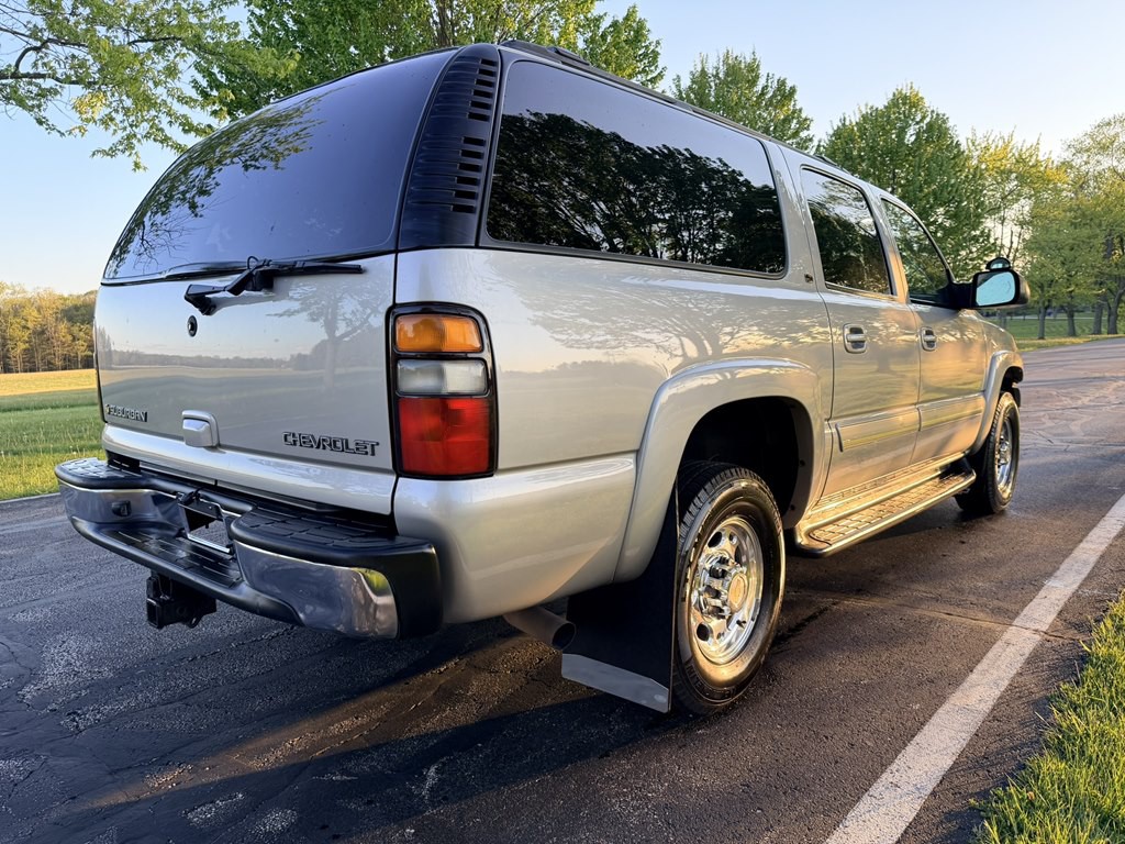 2004 Chevrolet Suburban Image 13