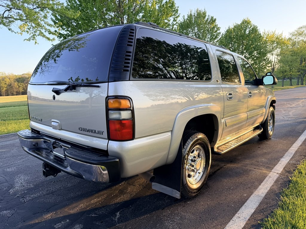 2004 Chevrolet Suburban Image 14