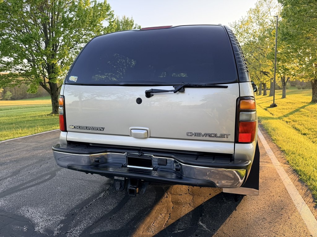 2004 Chevrolet Suburban Image 15