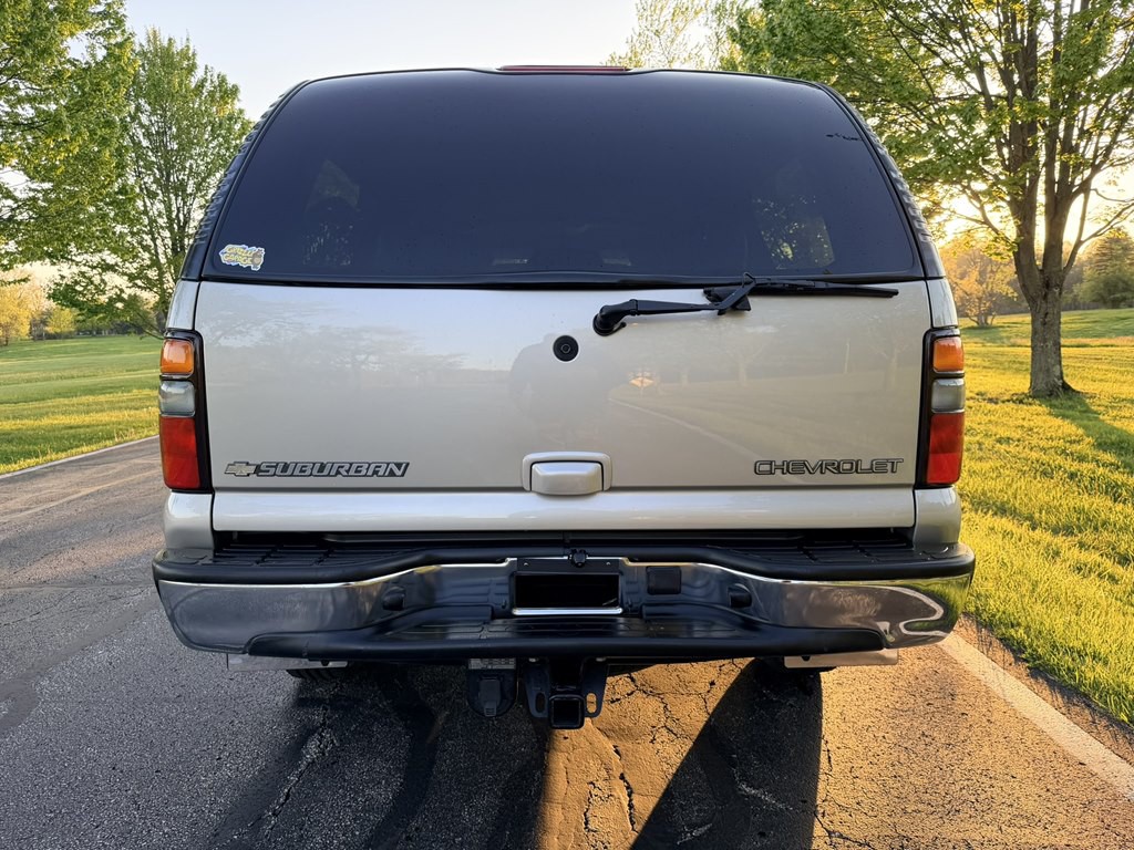 2004 Chevrolet Suburban Image 16
